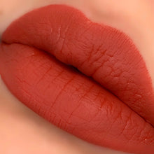 Load image into Gallery viewer, Burnt Orange Matte lip stick lip swatch
