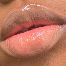 Load image into Gallery viewer, Nude Lip gloss lip swatch
